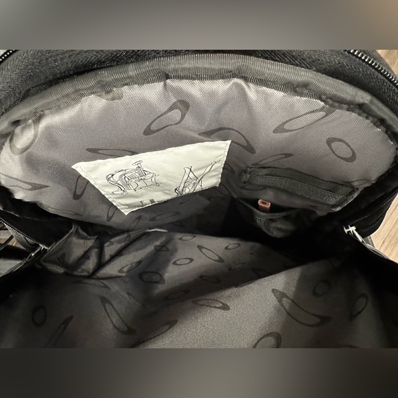 Oakley Sport Backpack - Picture 3 of 7